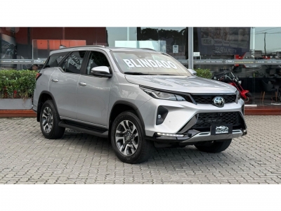 Hilux SW4 Prata 2025 - Toyota - Rio de Janeiro cód.39321