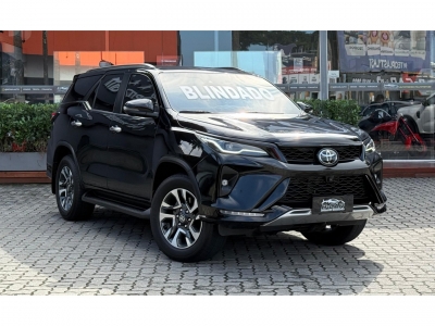 Hilux Preto 2024 - Toyota - Rio de Janeiro cód.39542